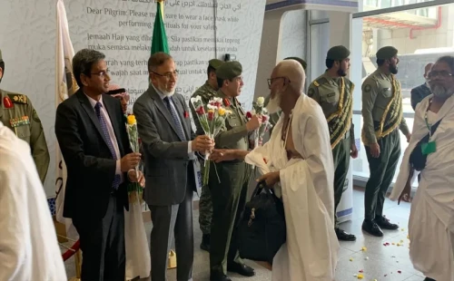 জেদ্দা পৌঁছাল দেশের প্রথম হজ ফ্লাইট 