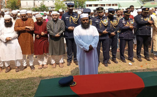 পাইলট আসিম জাওয়াদের শেষ জানাজায় মানুষের ঢল 