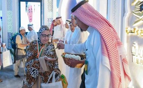 হজযাত্রীদের বহনকারী প্রথম ফ্লাইট পৌঁছাল সৌদিতে 