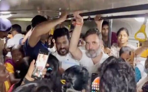 রাহুল গান্ধীকে পাবলিক বাসে দেখে অবাক যাত্রীরাও 