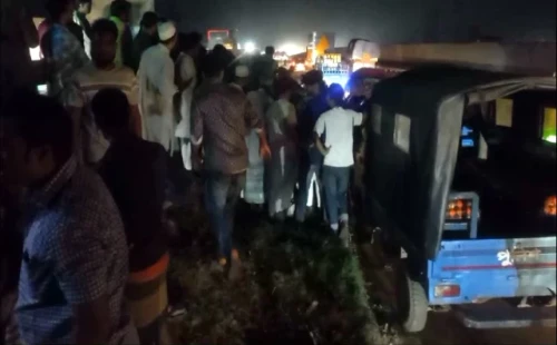 গাজীপুরে বাইকের পেছনে পিকআপের ধাক্কা 