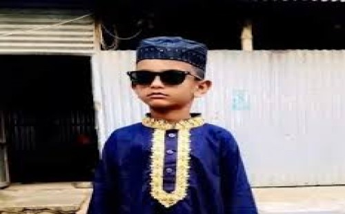 ৫০০ টাকার জন্য শিশুকে নদীতে ফেলে দিলো 