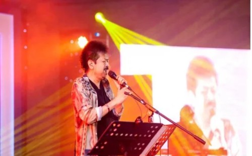 দীর্ঘ বিরতির পর মঞ্চে কুমার বিশ্বজিৎ 