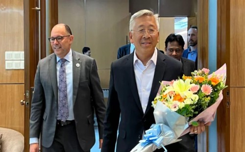 ঢাকায় পা রাখলেন লু 