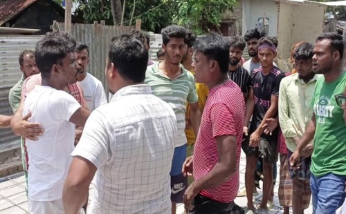 রাস্তা সংস্কারে অনিয়ম, ঠিকাদার ও স্থানীয়দের হাতাহাতি 