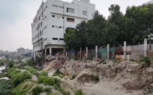 বৃদ্ধাঙ্গুলি দেখিয়েই চলছেন দখলদাররা 