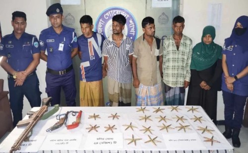 উখিয়া ও টেকনাফে আগ্নেয়াস্ত্র ও গুলি উদ্ধার, গ্রেপ্তার পাঁচ 