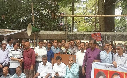 বক্তব্য রাখছেন রুহুল কবির রিজভী 