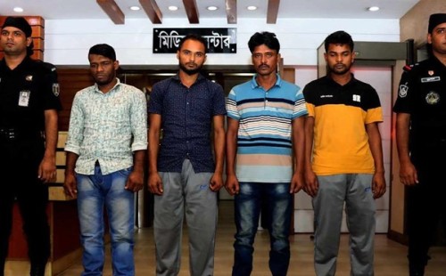 গ্রেপ্তার ডাকাত সদস্যরা 