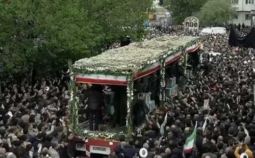 রাইসির জানাজায় লাখো মানুষের ঢল 