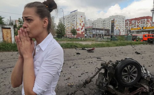 রুশ হামলা আরও তীব্র, পুলিশের সহায়তায় পালাচ্ছে মানুষ 