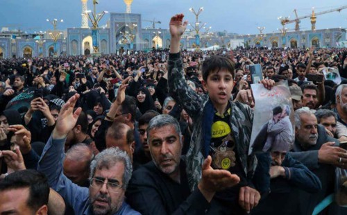 শোক–শ্রদ্ধায় মাশহাদে দাফন প্রেসিডেন্ট রাইসির 