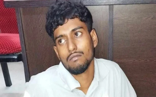 এমপি আনারের মাংস কেটে কিমা তৈরি 