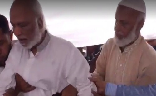 বক্তব্য দেয়ার সময় মঞ্চ ভেঙে পড়ে গেলেন বিএনপি নেতা মঈন খান 