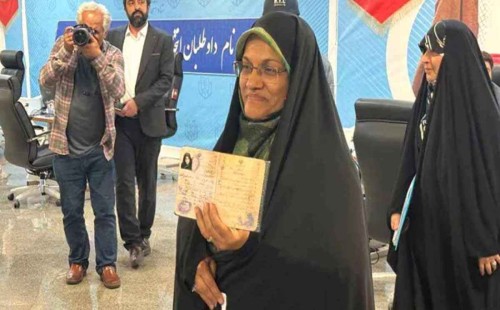 ইরানের প্রথম নারী প্রেসিডেন্ট হতে চান তিনি! 