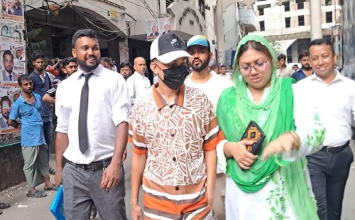 আত্মসমর্পণ প্রিন্স মামুনের 