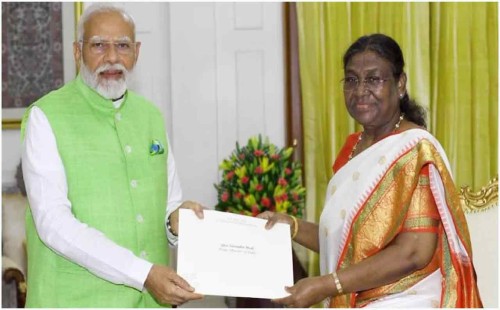 পদত্যাগ করেছেন নরেন্দ্র মোদি 