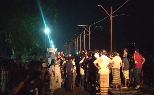 চন্দনা কমিউটার ট্রেন আটকে দিল ফরিদপুরবাসী 