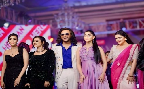 চার নায়িকা নিয়ে উরাধুরা নাচলেন শাকিব! 