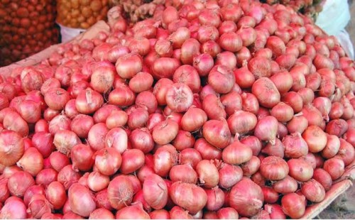 পেঁয়াজের কেজি ১০০, নিত্যপণ্যের দাম লাগামহীন 