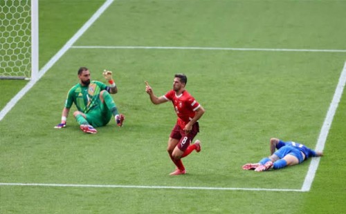 ইতালি ফাঁড়া কাটিয়ে কোয়ার্টারে সুইজারল্যান্ড 