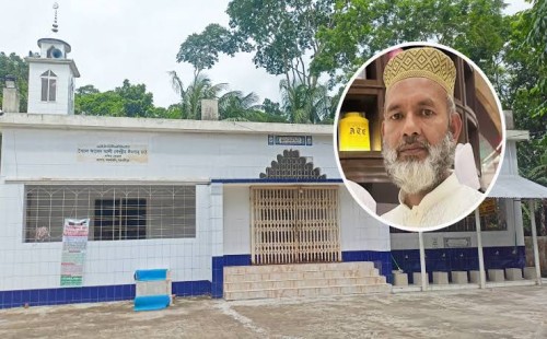 বাড়ির সামনে নিজের নামে মসজিদ-ঈদগাহ করেছেন আবেদ আলী 