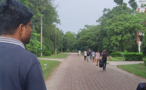 বেগম রোকেয়া বিশ্ববিদ্যালয় বন্ধ, হল ছাড়ছেন শিক্ষার্থীরা 