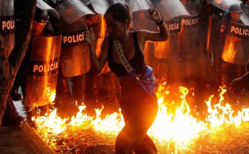ভেনেজুয়েলায় ব্যাপক বিক্ষোভ 