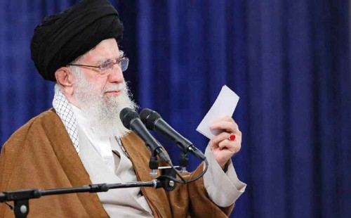 ইসরায়েলে হামলার নির্দেশ খামেনির 