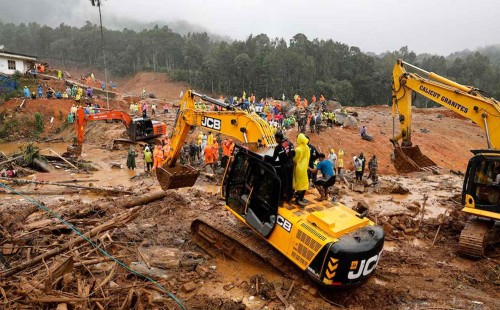 ভূমিধসের ৩ দিন পর ৪ জনকে জীবিত উদ্ধার 