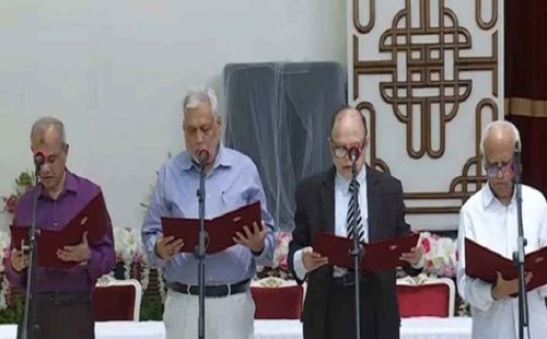 আরও ৪ উপদেষ্টার শপথ 