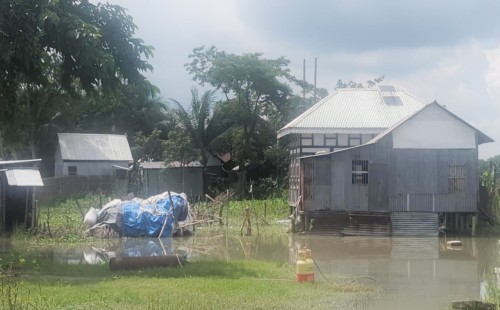 ত্রাণ তো দূরের কথা খোঁজও নেয়নি কেউ 