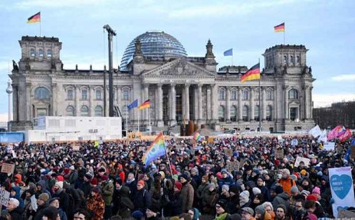 ডানপন্থিদের উত্থানে জার্মানিতে চাপে অভিবাসীরা 