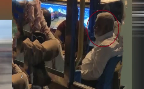 কলকাতার পার্কে পলাতক নেতাদের আড্ডায় কামাল 