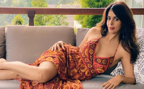 নায়ক আমার শোবার ঘরে আসতে চাইতেন : মল্লিকা 