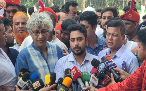 অন্তর্বর্তী সরকার নতজানু পররাষ্ট্রনীতিতে বিশ্বাস করে না : তথ্য উপদেষ্টা 