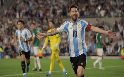 মেসির হ্যাটট্রিকে বলিভিয়াকে ৬-০ গোলে উড়িয়ে দিয়েছে আর্জেন্টিনা 