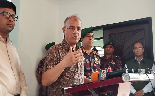 ১৮৭ পুলিশ কর্মকর্তাকে সন্ত্রাসী বললেন স্বরাষ্ট্র উপদেষ্টা 