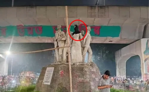 রাজু ভাস্কর্যের নারী প্রতিকৃতির মাথায় হিজাব পরাল দুর্বৃত্তরা 