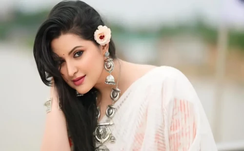 নেশাখোরদের সঙ্গে থেকে প্রচুর গালি শিখেছেন পরী মণি 