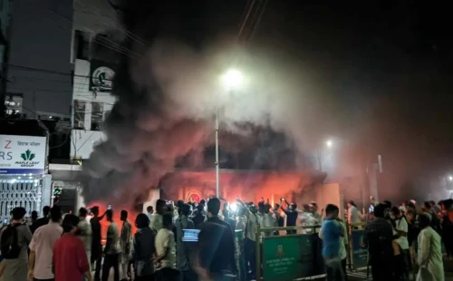 জাতীয় পার্টির কেন্দ্রীয় কার্যালয়ে অগ্নিসংযোগ, ভাঙচুর 