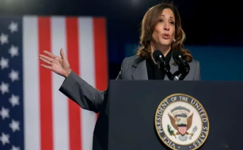 আইনজীবী থেকে প্রেসিডেন্ট পদপ্রার্থী- কমলার বর্ণিল সফর 