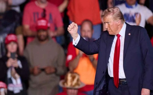 ফের মার্কিন প্রেসিডেন্ট ডোনাল্ড ট্রাম্প 