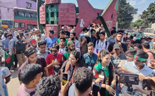 জিরো পয়েন্টে শিক্ষার্থীদের ফ্যাসিবাদবিরোধী স্লোগান 