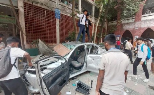 সোহরাওয়ার্দী-নজরুল কলেজে ভাঙচুর, পরীক্ষা স্থগিত 