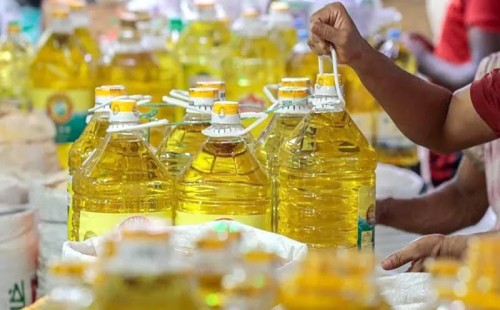 বাজারে বোতলজাত সয়াবিন তেলের সংকট 