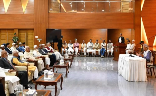 দেশকে নতুন করে অস্থির করার চেষ্টা চলছে : প্রধান উপদেষ্টা 