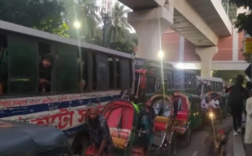 ঢাবির ৭ প্রবেশমুখে হঠাৎ নিরাপত্তা চৌকি, সীমিত ক্যাম্পাসে যান চলাচল 