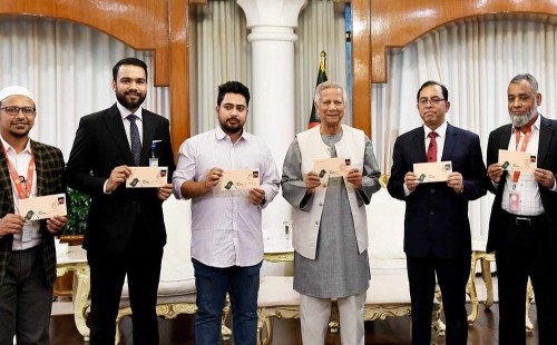 বিজয় দিবস উপলক্ষে স্মারক ডাকটিকিট অবমুক্ত 