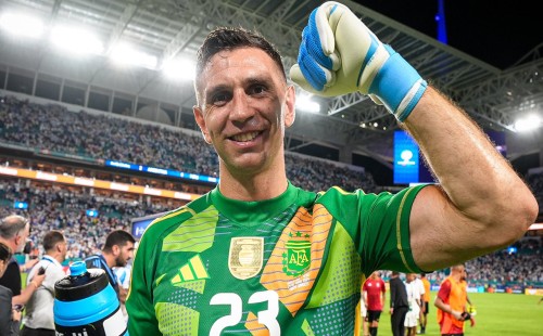 ফুটবল ছাড়ার শর্ত প্রকাশ করলেন এমি মার্টিনেজ 